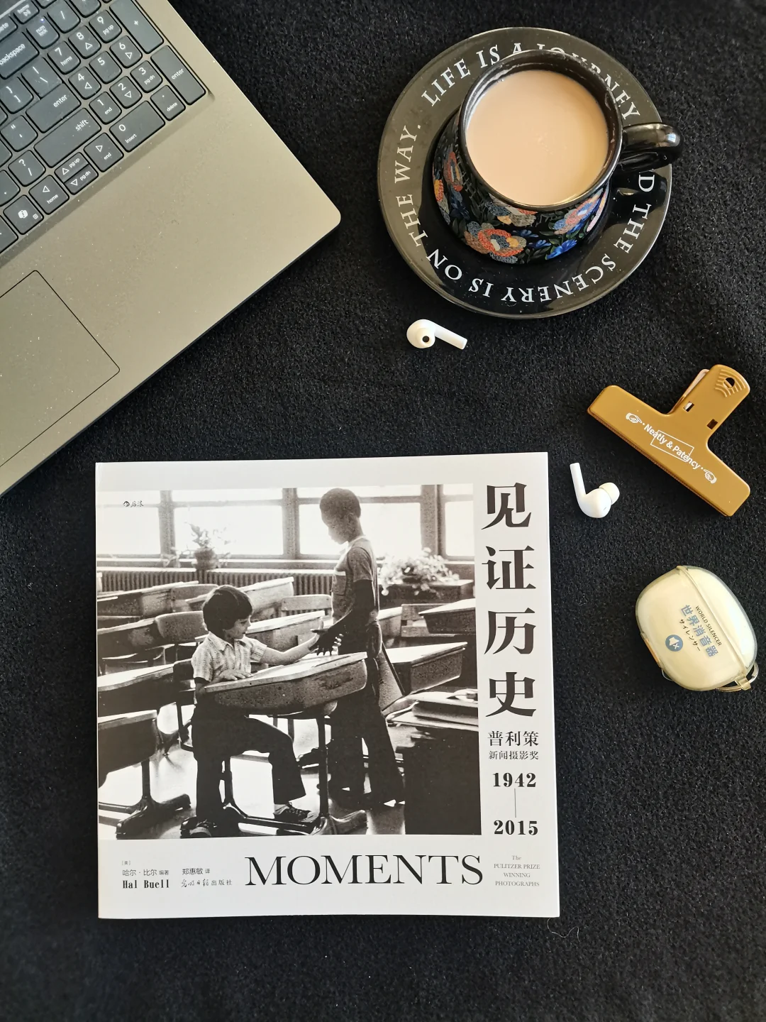 70年普利策摄影集✨每页都是震撼历史瞬间