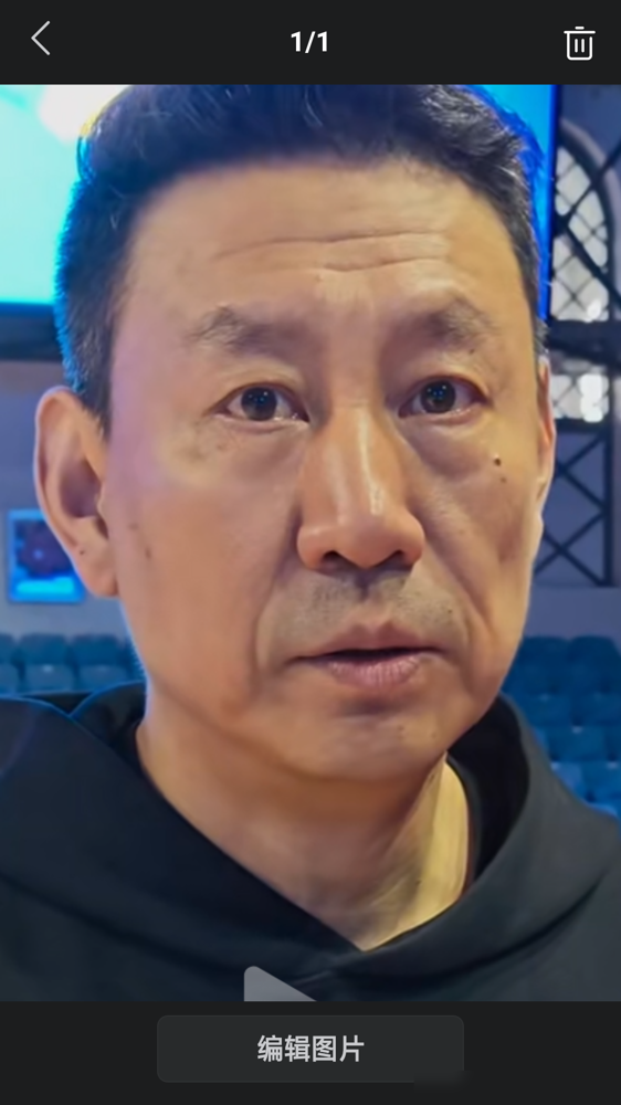 CBA新赛季第一场，北京首钢差点在长春翻车。
10月18日客场打吉林，吉林队上半场压着北京打，领先9分。末节还剩几分钟，分差拉到10分。眼看吉林主场又要吃顿饺子，北京愣是没崩。
最后0.4秒，外援布朗接球就扔，三分压哨。84比82，绝杀。
数据摆在这儿：近10次交手，北京8胜2负，场均能赢吉林