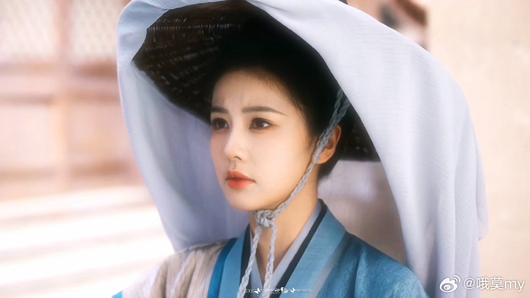 佩仪也萌萌的，像个小蛋糕[抱一抱][抱一抱][抱一抱]#白鹿[超话]# 💙#白鹿王韵娜# 💙#白鹿李佩仪# ​