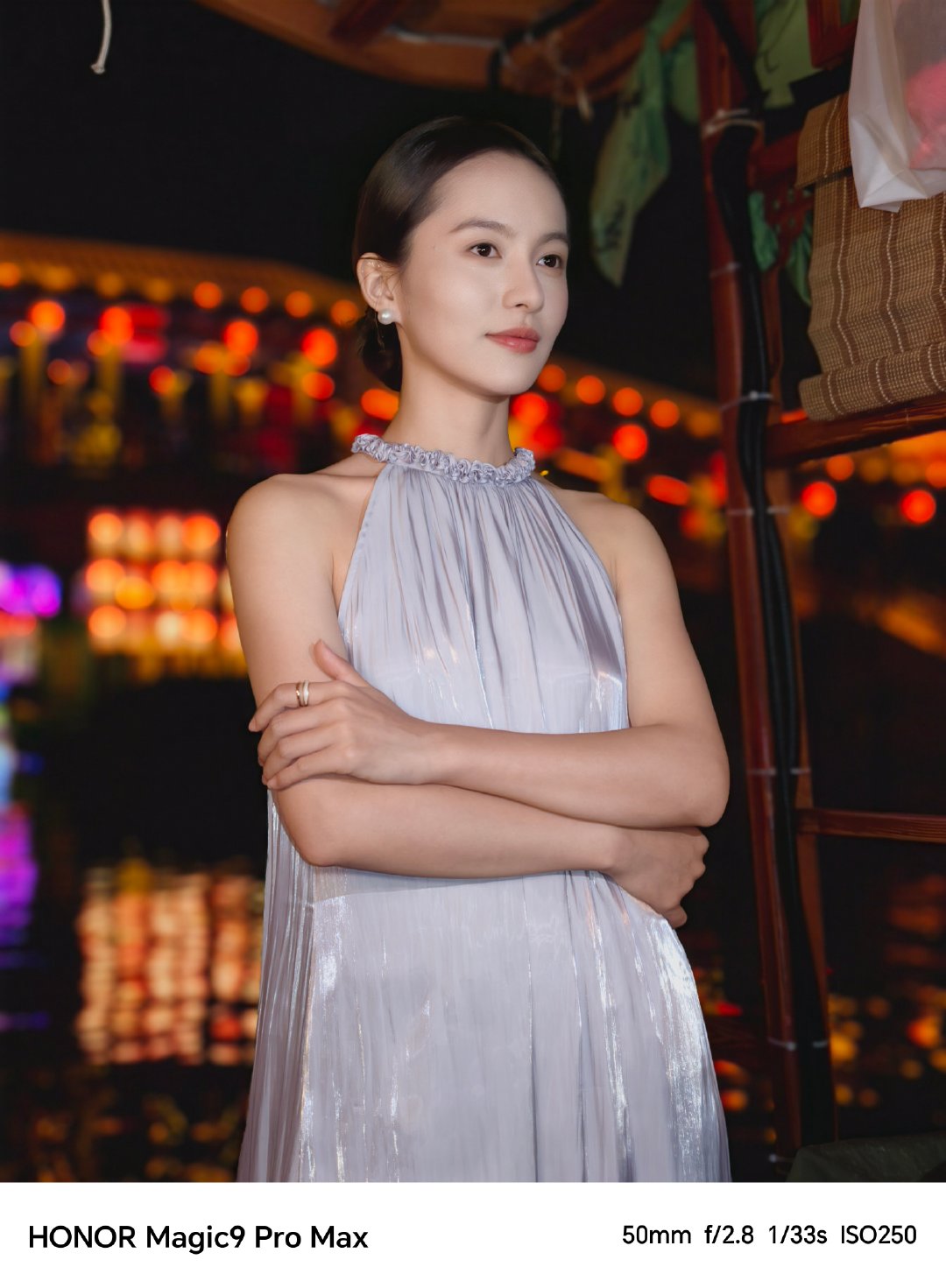 来几张荣耀的闪光人像，  皮肤质感嘎嘎好肤
色表现也非常棒，  真的还是很有东西了，闪出
来非常的通透呀，  原图直出完全不需要p图#
荣耀Magic9闪光人像# ​