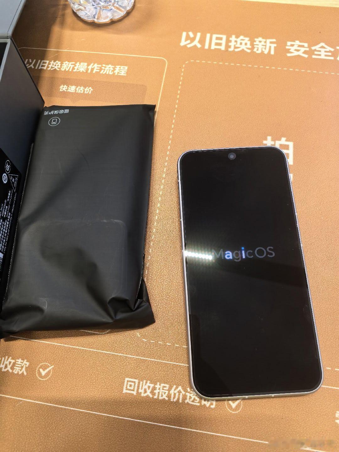 打卡人生第一台机器人手机。 ​