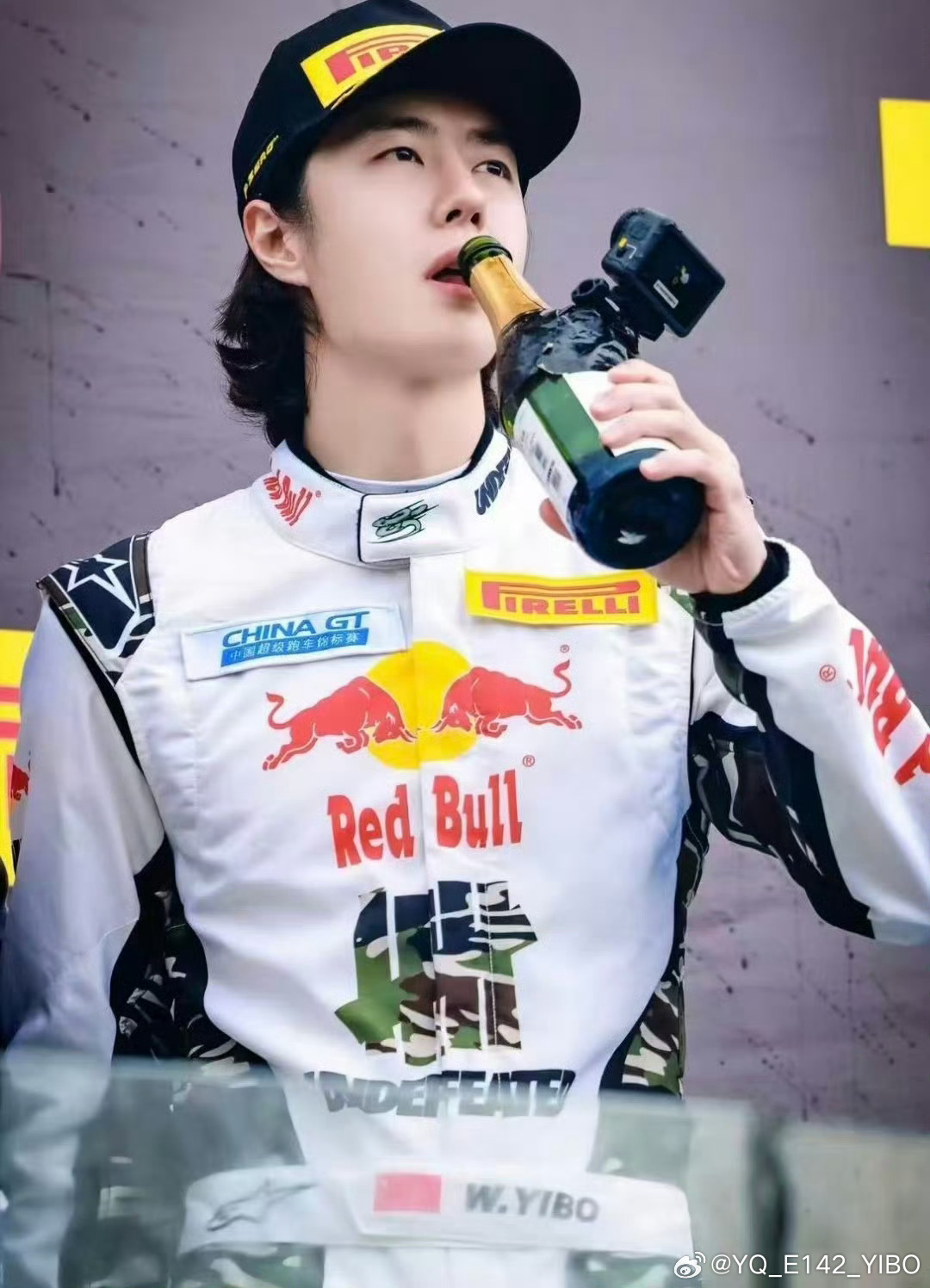 [超话]   追逐光、成为光、散发光，愿王一博一路向阳、行稳致远！💚​​​