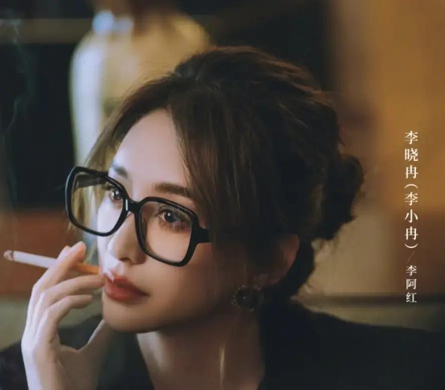 演员跟奥运冠军，能有什么交集？平时都觉得这是两个世界的人。可李小冉和王濛，愣是掀了这层窗户纸，成了能串门的朋友。

那几年全网都在说，娱乐圈流行塑料姐妹花，奥运冠军那是高不可攀的体制内大神。尤其在“人脉就是钱脉”的圈子里，跨圈层社交被认为极度务实，没人会浪费时间在无效关系上。

结果呢？李小冉被拍到