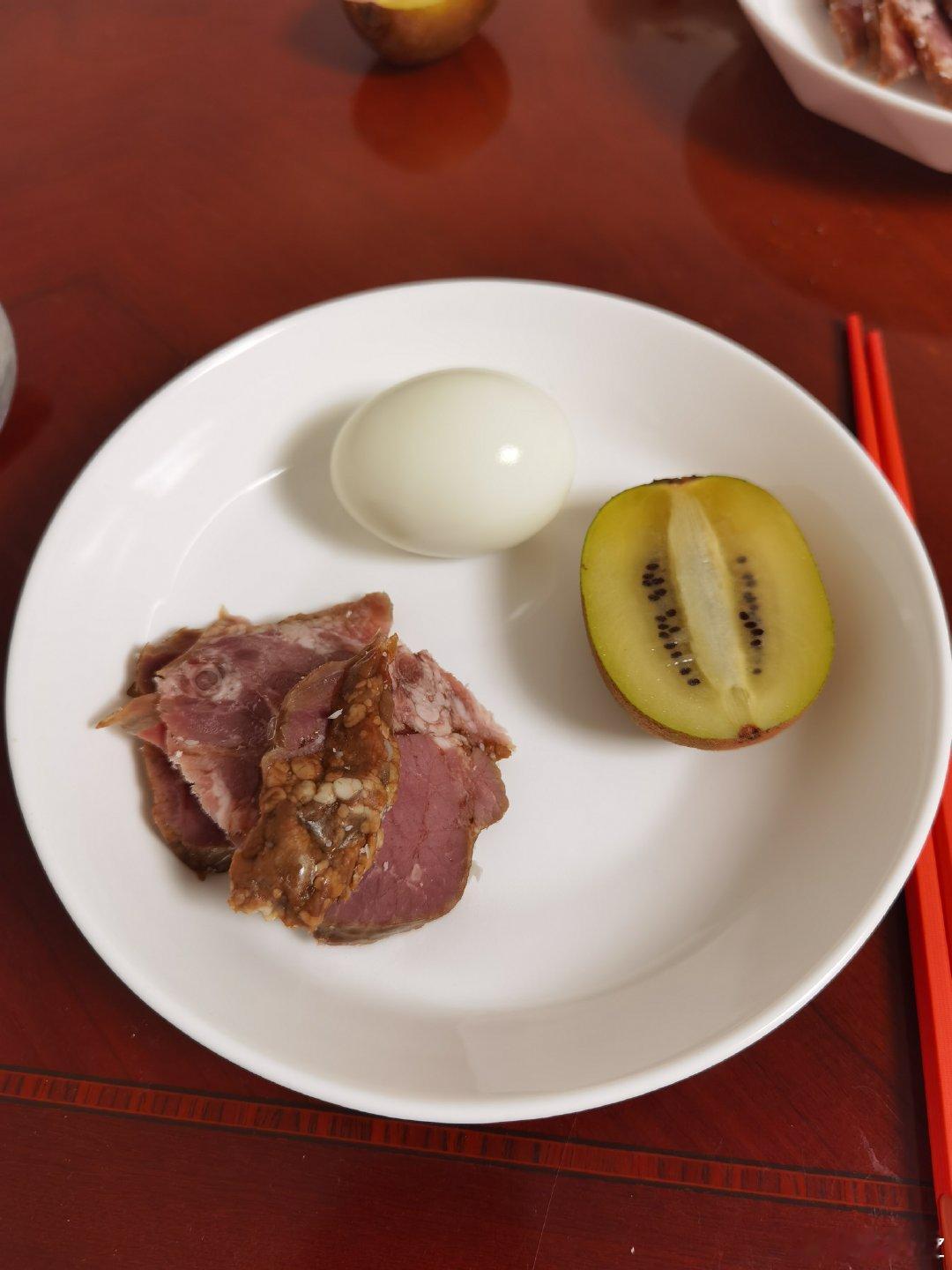 已进入快速减脂期，今早开始尝试deepseek给定的食谱，干净的食物，肠胃表示很满意[并不简单] ​