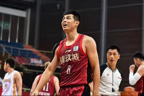 8月14日讯 北京首钢篮球俱乐部官方发布公告，功勋老将方硕新赛季将暂别...