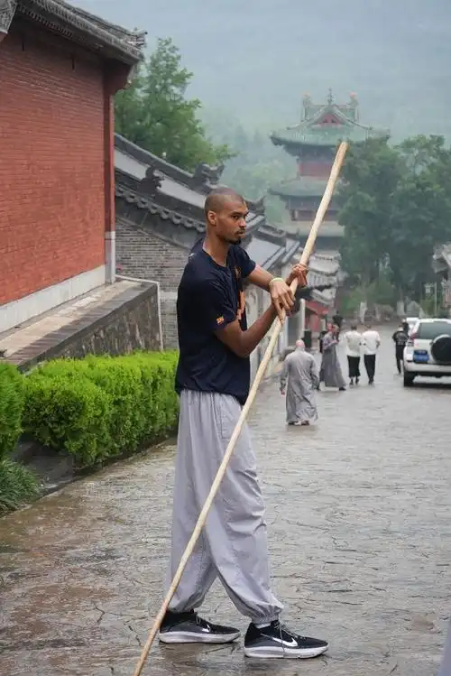 少林文班亚马今年能带领马刺队夺冠吗？   马刺现在已经3：1开拓者，晋...
