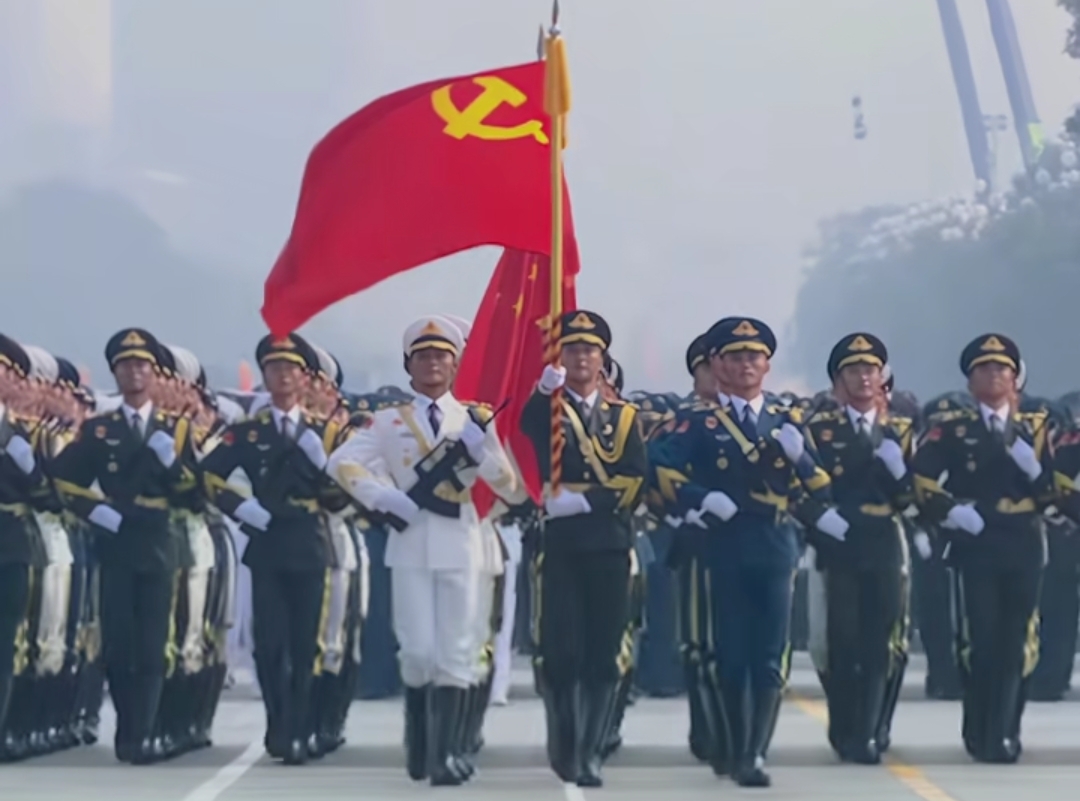 如果比军费多少、海外基地总数、军事盟友数量，中国比不上美国。
但打仗其实就是打钢铁，打工业产能，打全产业链，打造船、造炮、造弹效率，打兵员储备，而这些中国如果说排第二，世上绝没有国家敢排第一。
这就是中国的军事底气，大国定力之所在。而且随着中国的快速发展，欧美的快速衰落，此消彼长中，这一差距还将逐步