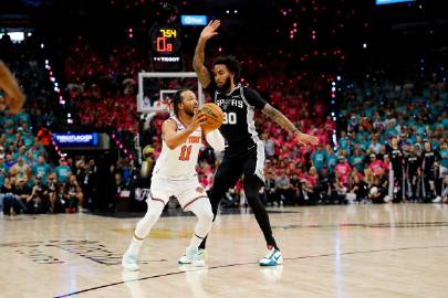 4日，2026NBA总决赛迎来G1较量，尼克斯客场105-95战胜马刺...