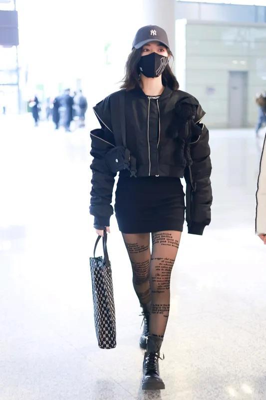 为什么裙子很少搭配短丝袜 裙子很少搭配短丝袜，原因还挺多。短丝袜配裙子...