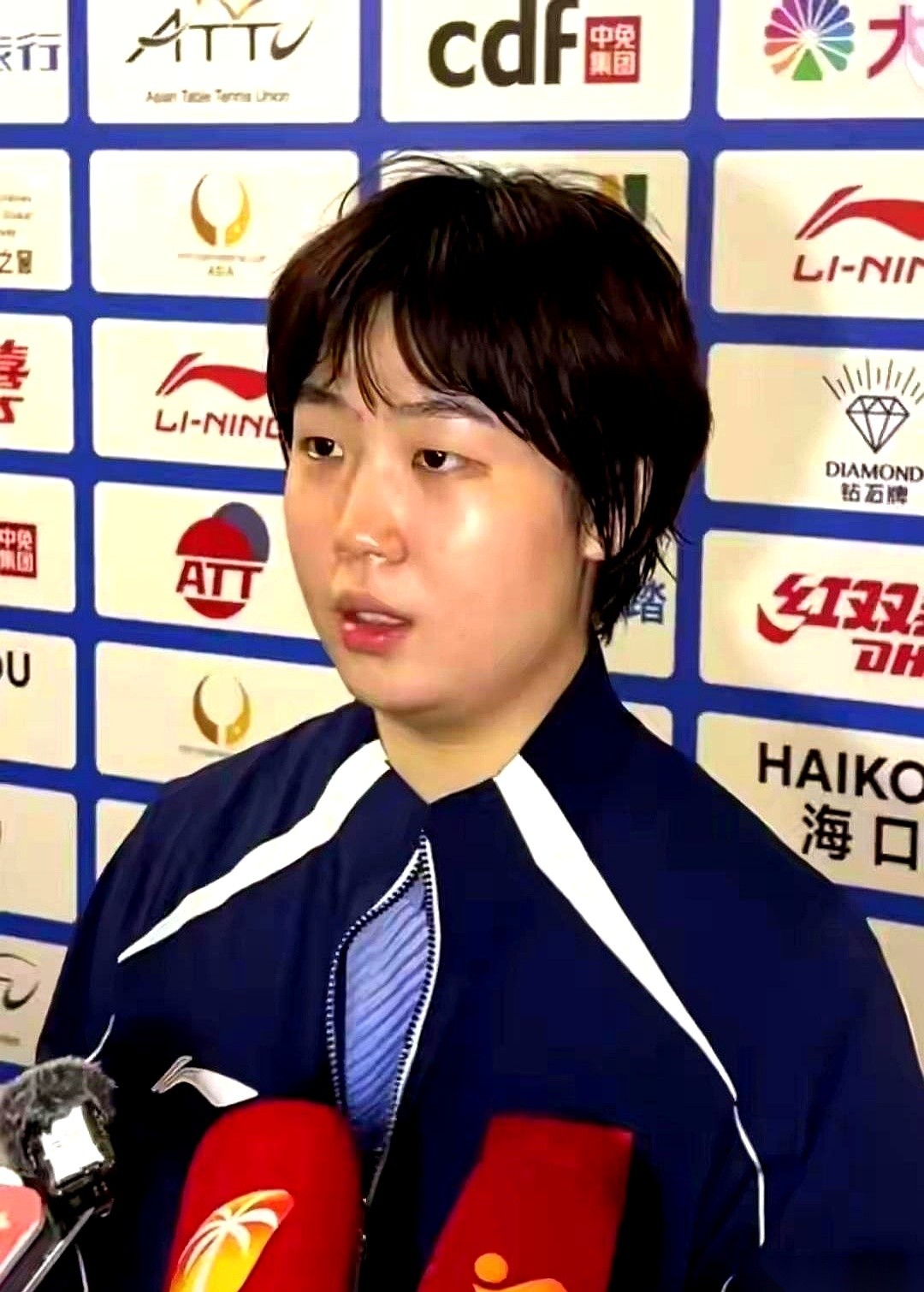亚运会五人名单里，陈熠已经拿下了韩莹和桥本帆乃香。
同批的蒯曼面对国际一流削球手却胜场寥寥，还在靠数板数熬轮次。
国乒体系的补课安排将决定她下一站破局的实战节奏。
把名单摊开一看，这事儿其实特别扎心。
你往旁边一扫，孙颖莎那个级别根本不用提，鳗鱼碰上打削球的也常常是直接碾压过去。就连同梯队的范姝涵，