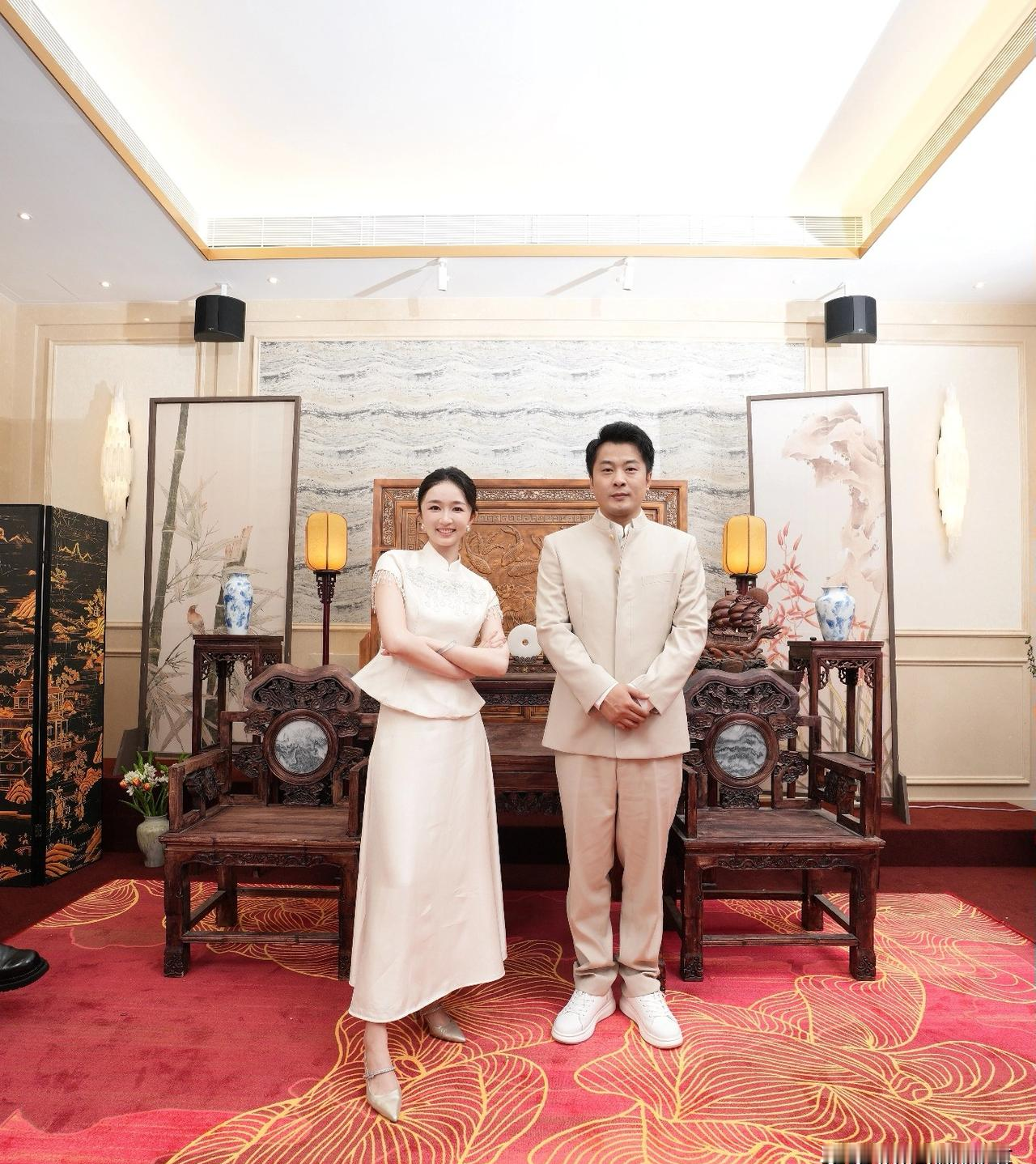 辛巴把徐婕按在蒲团上三叩首时，整个直播江湖都看懂了：他要的不是最能打的...