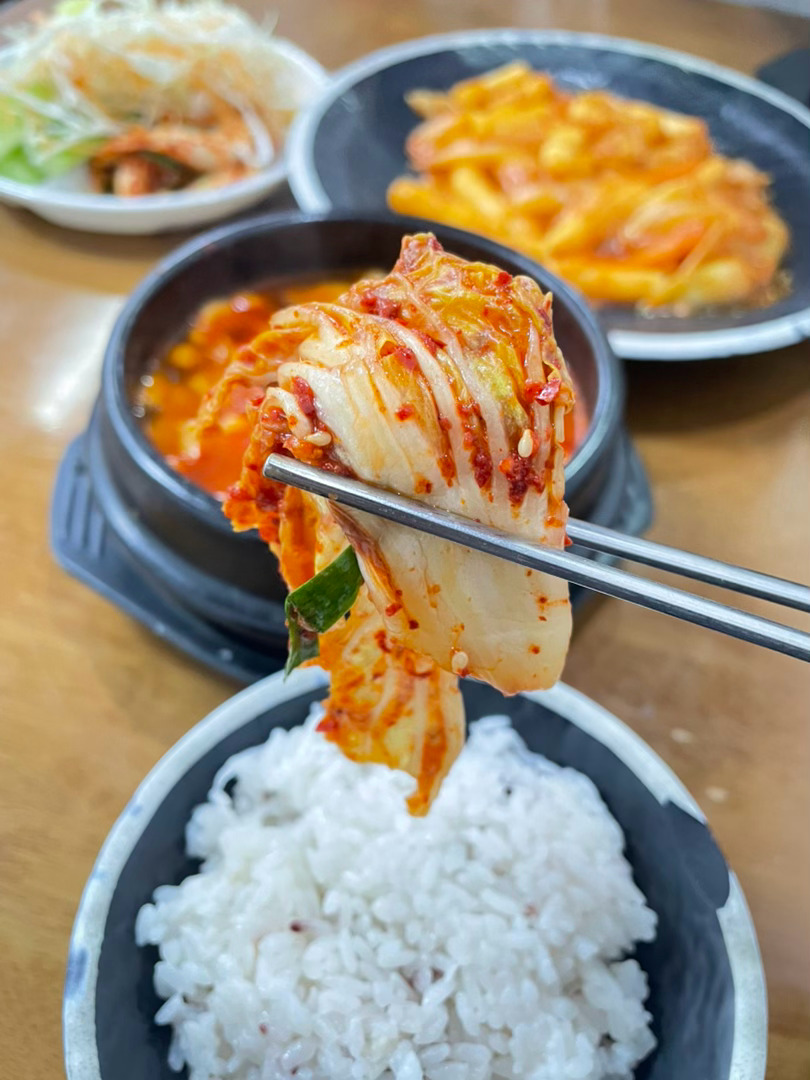 吃了这么多韩餐只有三元里那家首尔餐厅最好吃 简直白月光来的 因为最正宗...
