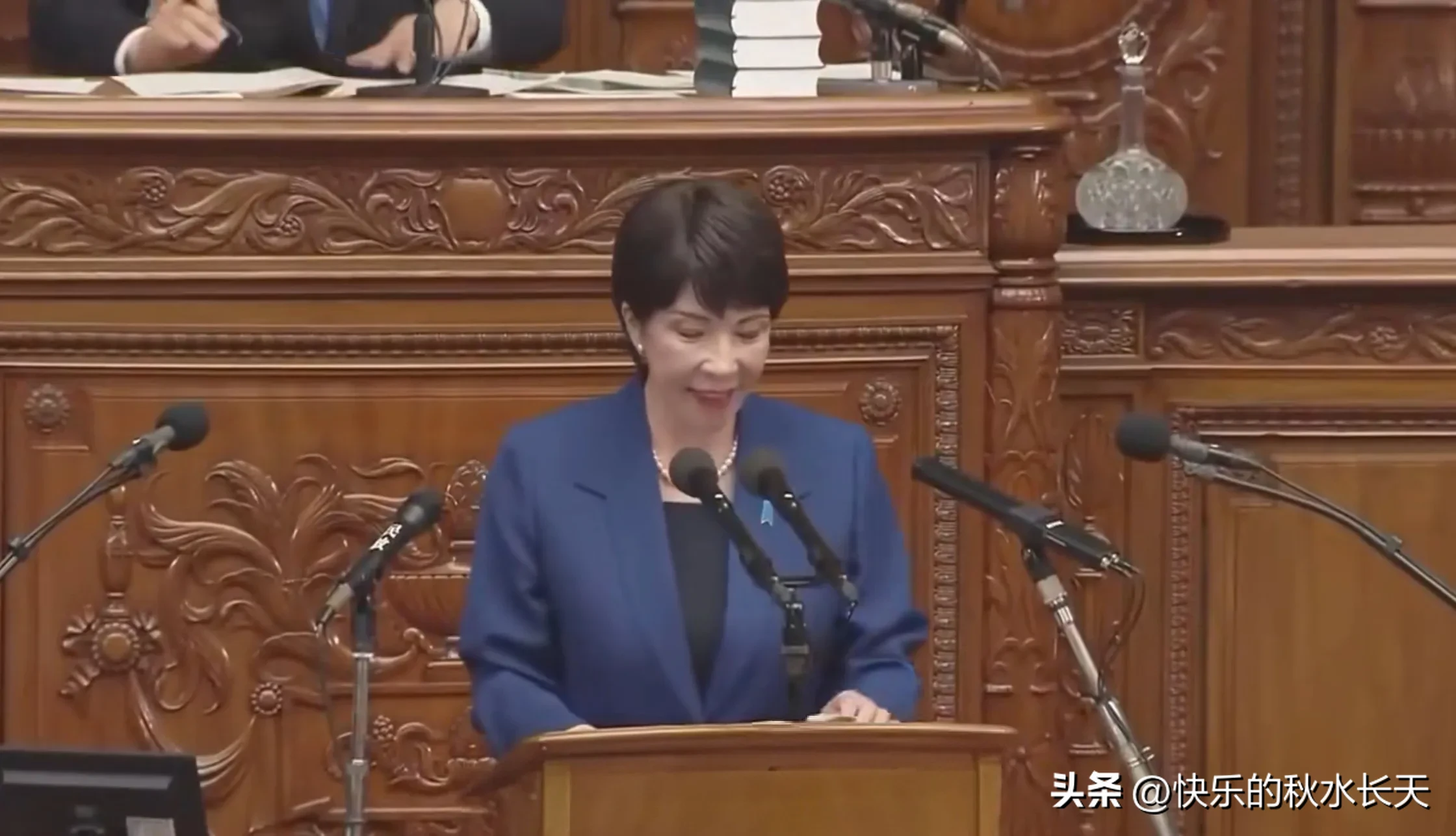 画风突变！右翼高市早苗承认继承“村山谈话”，背后藏着什么算计
    10月14日，日本社民党党首福岛瑞穗重申坚守“村山谈话”的反省立场。时隔两天，10月16日上午，日本首相高市早苗在参议院预算委员会接受在野党质询，语出意外。她声称战后70周年谈话确定的历代内阁立场将持续延续，高市内阁一并继承，其中