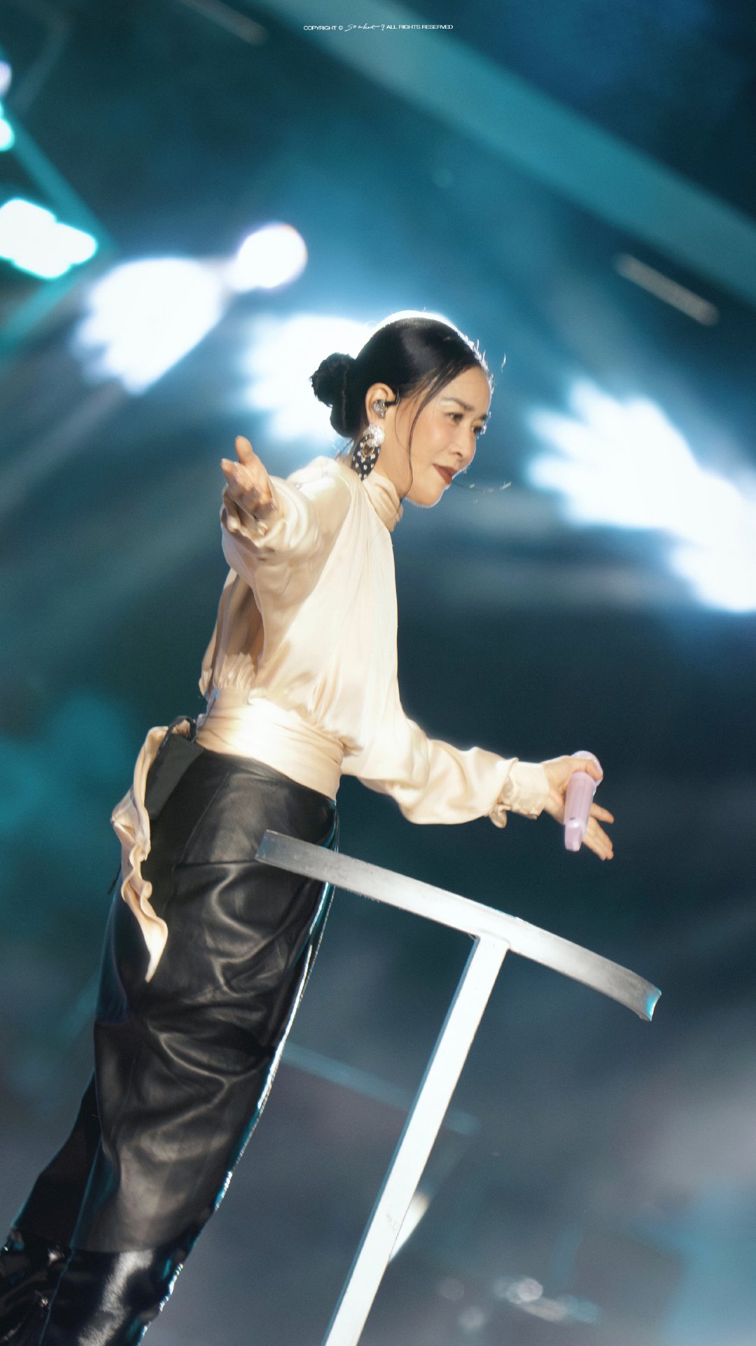 #那英[超话]#  
妈妈你知道的，
我从小就跟了你。 ​