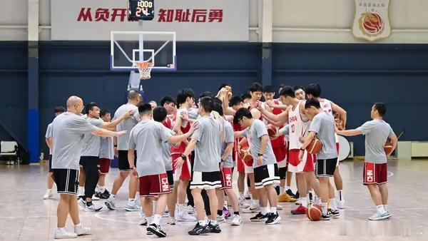 8月24日中国篮协发布爱知‑名古屋亚运会篮球、三人篮球参赛运动员公示名...