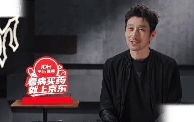 王赫野玩游戏胜负欲上头，满江说像他跳舞，一个示范直接把人发配小孩那桌 ​