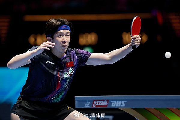 2026澳门乒乓球单打世界杯男单1/8决赛，王楚钦4-2战胜费利克斯·...