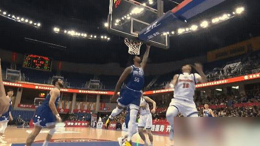 别再说CBA没新人了。，一个一年级生，把青岛主场砸了个窟窿。 数据摆...