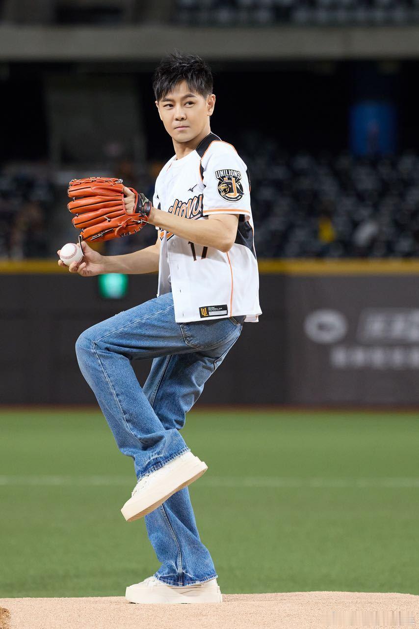 #林志颖[超话]##全世界最好的林志颖# 小志哥每一张都无比帅气与可爱​