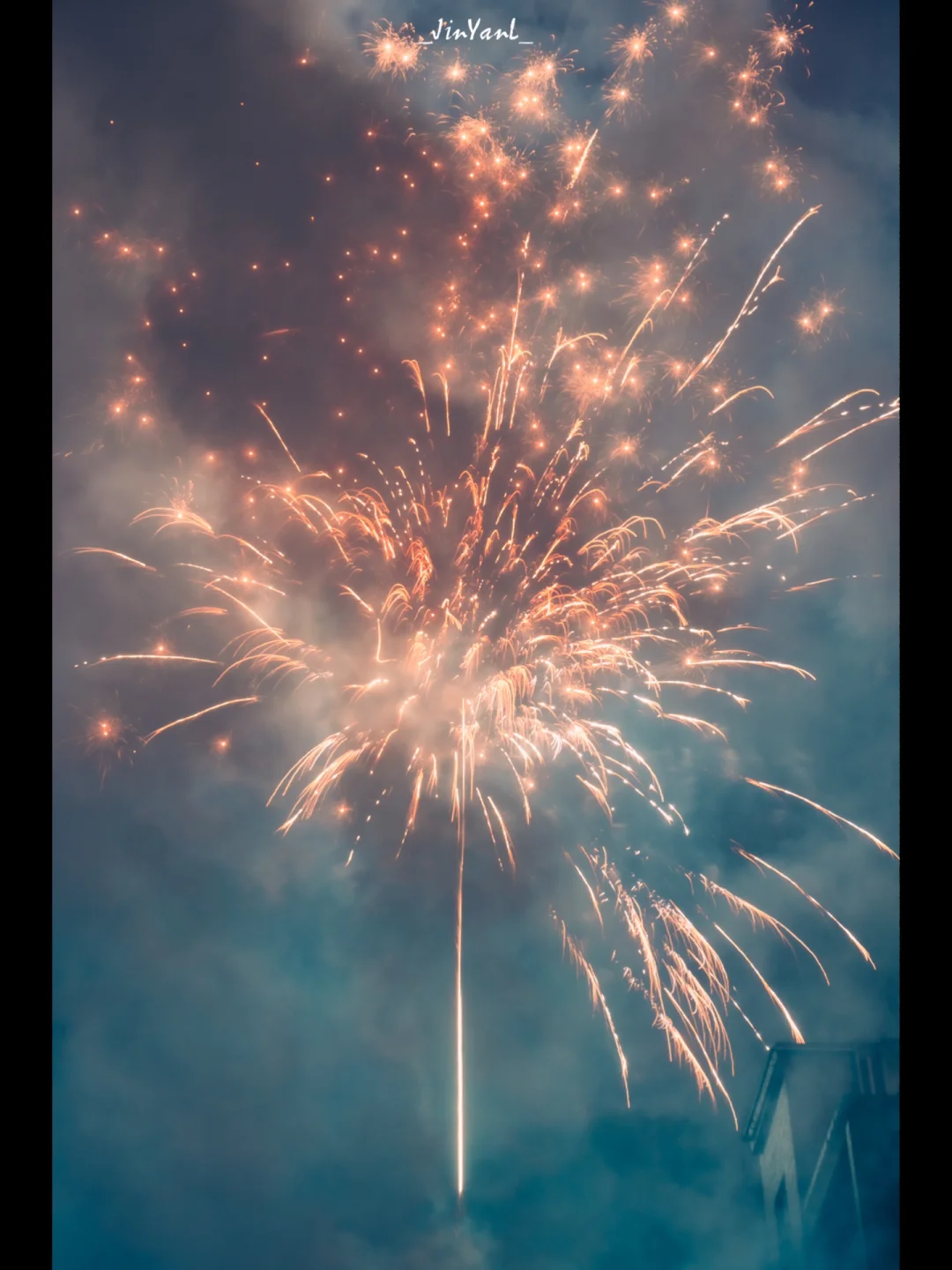 手持除夕烟花🧨这才是浪漫爆了的夜空吧‼️🧧
