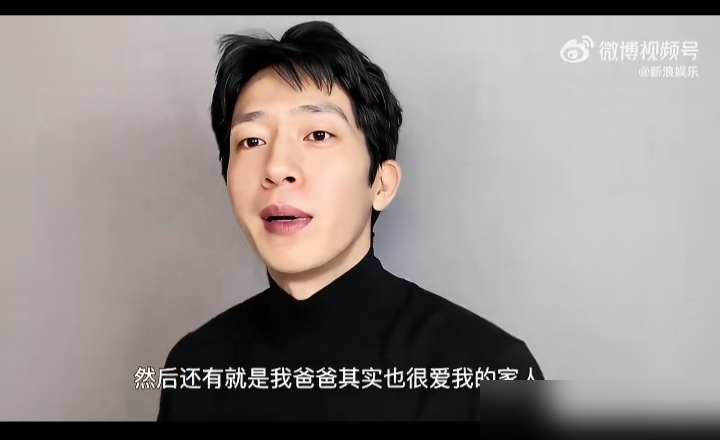 井柏然亲口承认：当年选秀的惨全是编的！
网传他出生28天被亲妈抛弃，从小打黑工养奶奶，骗了网友十几年。
他说实际和父母关系很好，从来没打过工，家庭一直和睦。
连传了好几年的割双眼皮质疑，也澄清了，是常年拍戏熬夜熬的眼皮松弛，根本没动刀。
2007年选秀拼短信投票，苦情人设好拉同情涨票，节目组