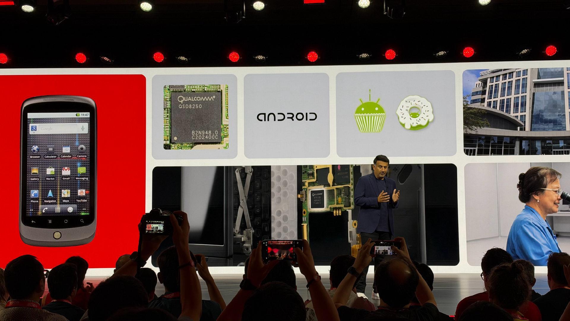 HTC G1 又一年出现在#骁龙峰会# ，预告高通跟 Google 在 Google Book 上的合作。 ​