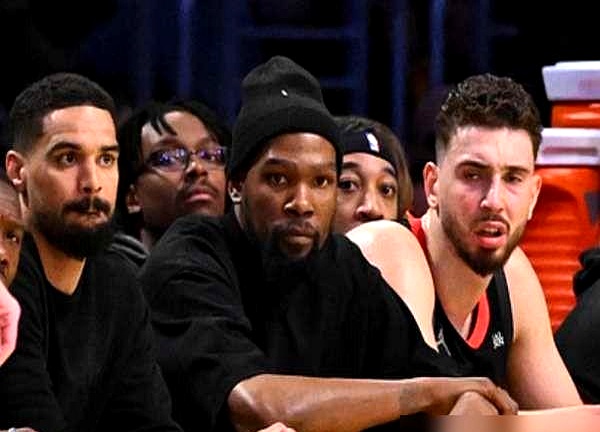 当初火箭“8换1”搞来杜兰特，多少人骂斯通是疯子，说他毁了重建。   ...