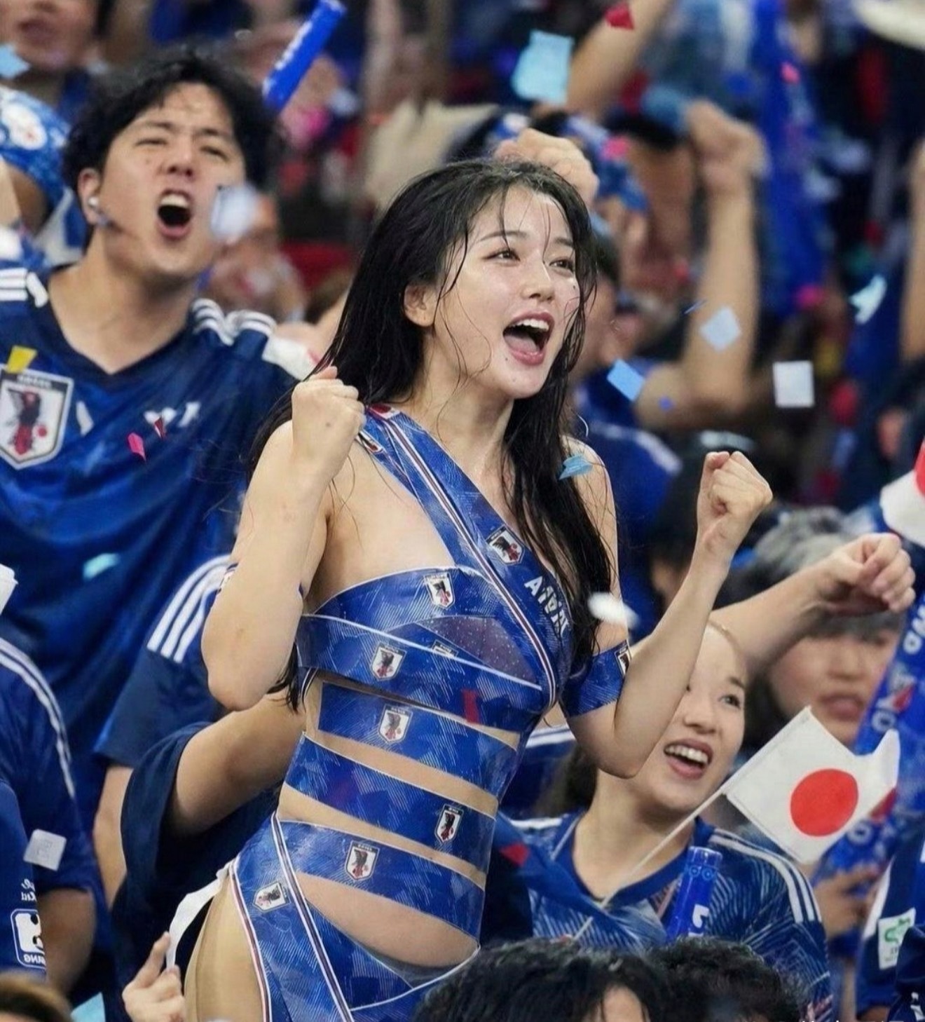 在世界杯中，日本女球迷的服装在外网引起热议，真的有那么不堪吗？ ​​​