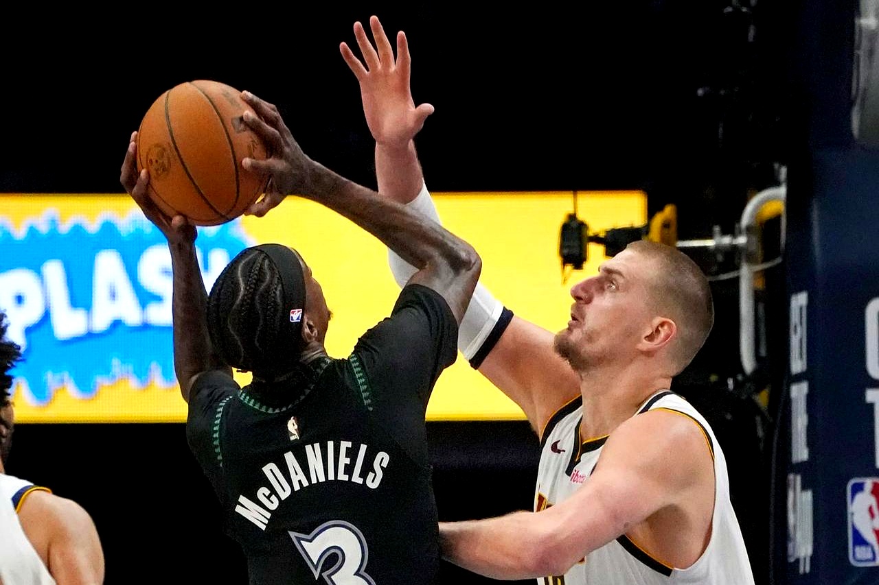 NBA季后赛出大事了！掘金森林狼G4终场前1.3秒，直接干起来了！  ...