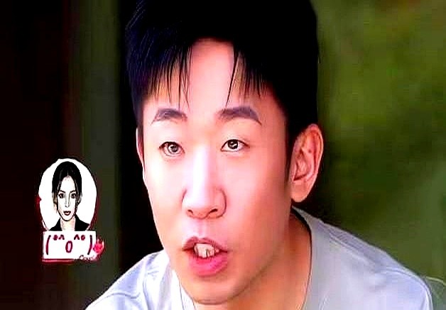 娜扎拿着杨迪的手机往脸前一放，屏幕居然直接解开了。

全场当场愣住。杨迪赶紧找补说“咱俩肯定长得像”，娜扎张口就来：“你爱我这事全世界都知道了。”

后来两人在好几个节目里碰见，娜扎每次都开玩笑喊着要嫁，杨迪次次连连摆手直往后退，硬是成了娱乐圈唯一公开多次拒绝娜扎表白的男人。

能把这种玩笑接得滴水