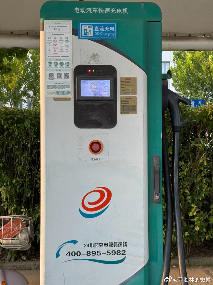 《贻林微观察9458》蔚小理向对手转移技术，不怕反噬吗！小鹏向德国大众输出整车电子电气架构、三电与智驾相关技术；蔚来向英国迈凯伦授权纯电平台、4680大圆柱电池方案；理想也对外输出自研碳化硅模组、马赫芯片等核心零部件技术。很多人疑惑：蔚小理都把三电技术卖给欧洲车企，难道不怕技术被逆向、未 ​