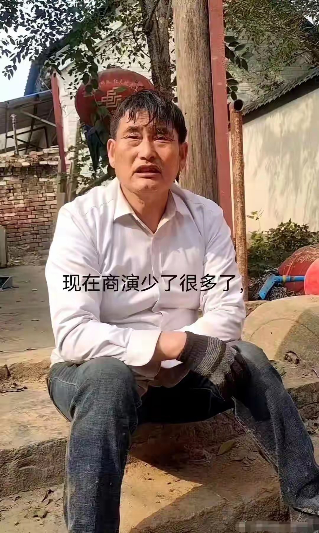 10月21日，走红十五年的草根歌手“大衣哥”朱之文在接受采访时公开表态，称热度下降越多越好，打算大幅压缩演出数量，不再回到此前常年四处奔波赶场的状态。 ​