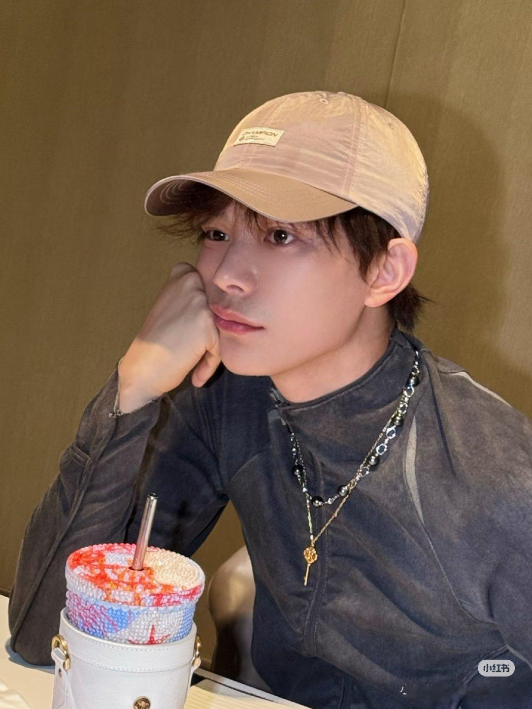 💚#丁禹兮司宫令#💚#丁禹兮赵皑#💚

在朝堂上的桀骜不羁，眉眼间透出“疯犬式”的凌厉气场🔥丁禹兮将以颠覆个性的表现力和绝杀微表情来诠释“疯犬皇子”赵皑🐶💚

​