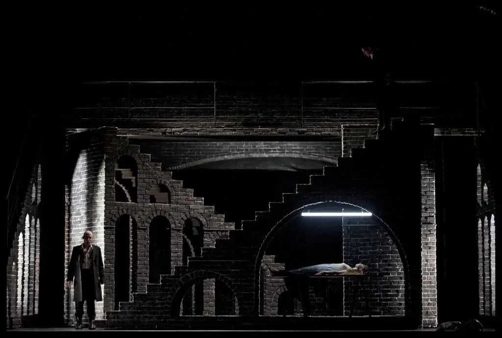 最喜欢的一版《哈姆雷特》——舞台布景