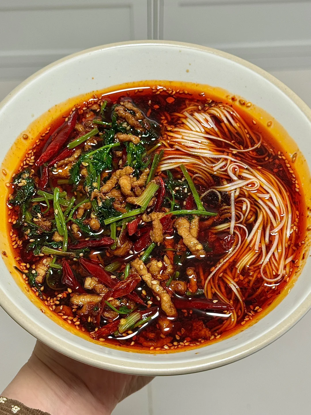 谁懂啊？香辣肉丝面吃一次爱一次！