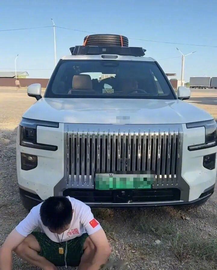 【买来才半年的新车，一出国就被厂家变“板砖”？ 近日，有网友在社交平台...