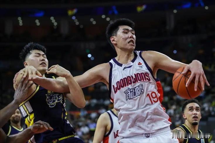 当初你骂我有多狠，今天我就用实力狠抽你！徐昕的爆发动力，原来全来自杜锋...