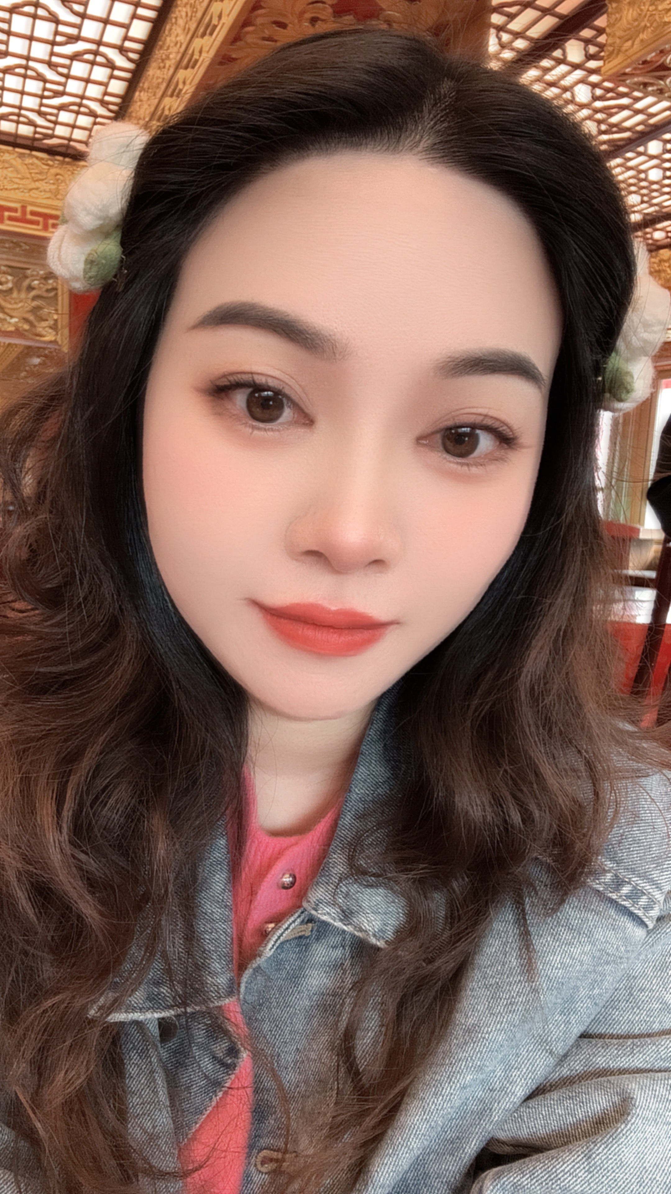 现在世人称呼心中有爱的人为“恋爱脑”，一心忠贞的人是“控制欲”太强