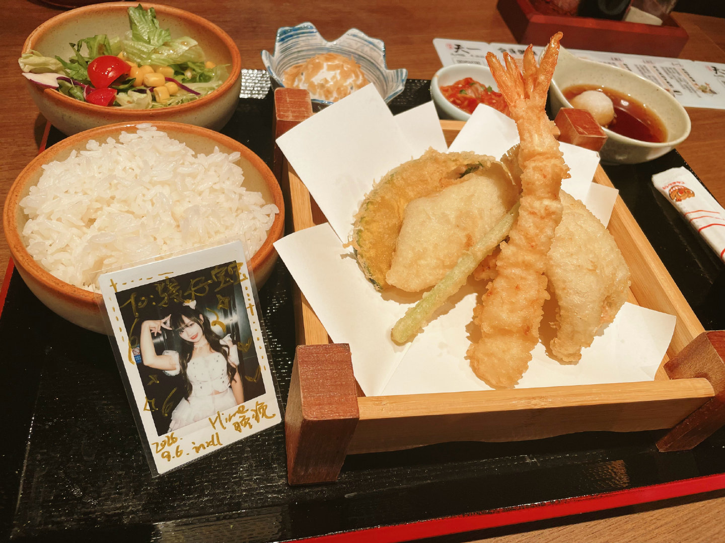 晚晚公主18岁生日快乐🎂！
请我们的寿星公吃🐉食
筹备sp的事辛苦啦，今天出去玩好好享受下旅途吧！
等你11月生诞见啦 ​