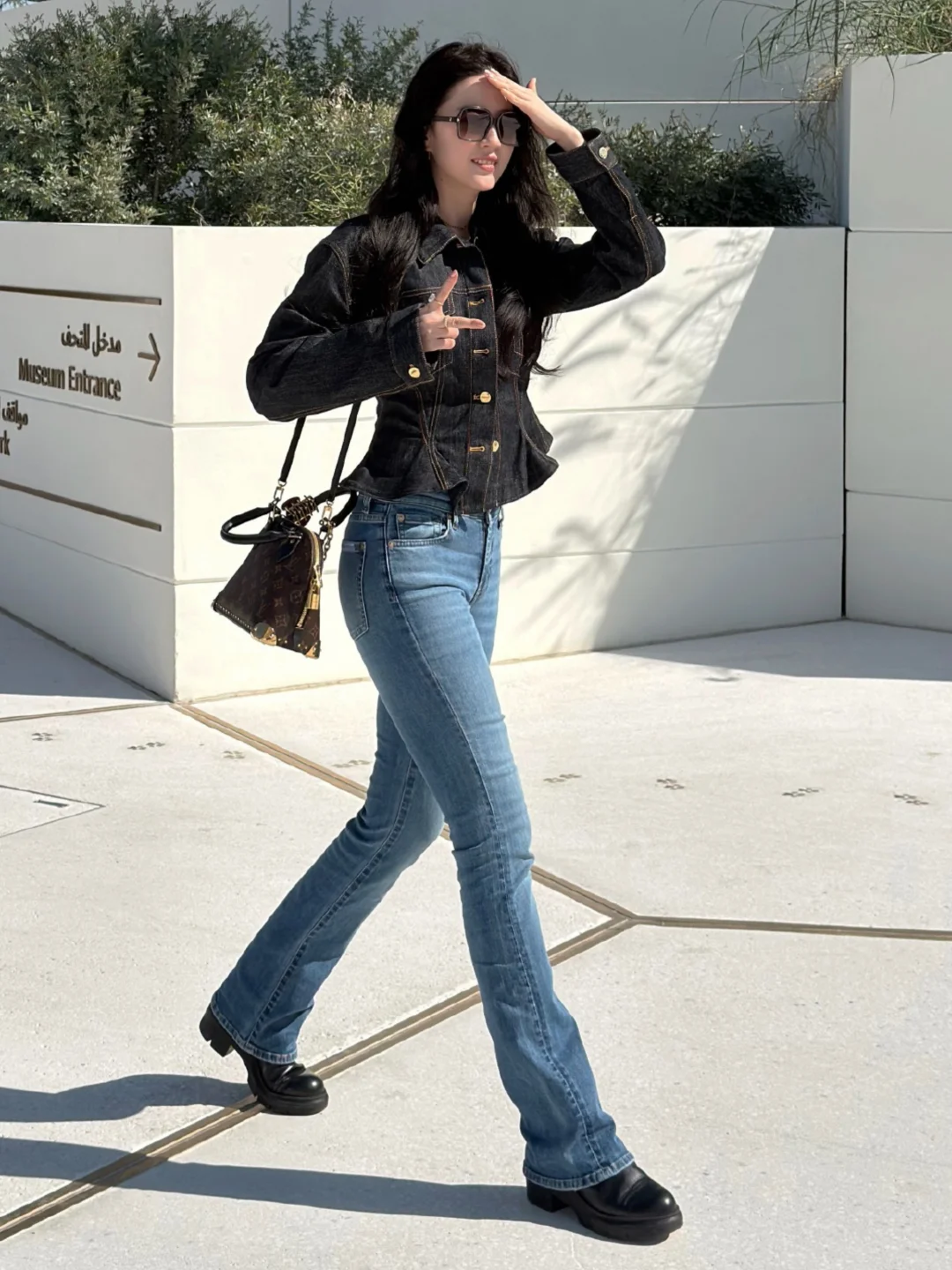 刘亦菲阿布扎比随拍，瘦而不柴的身材