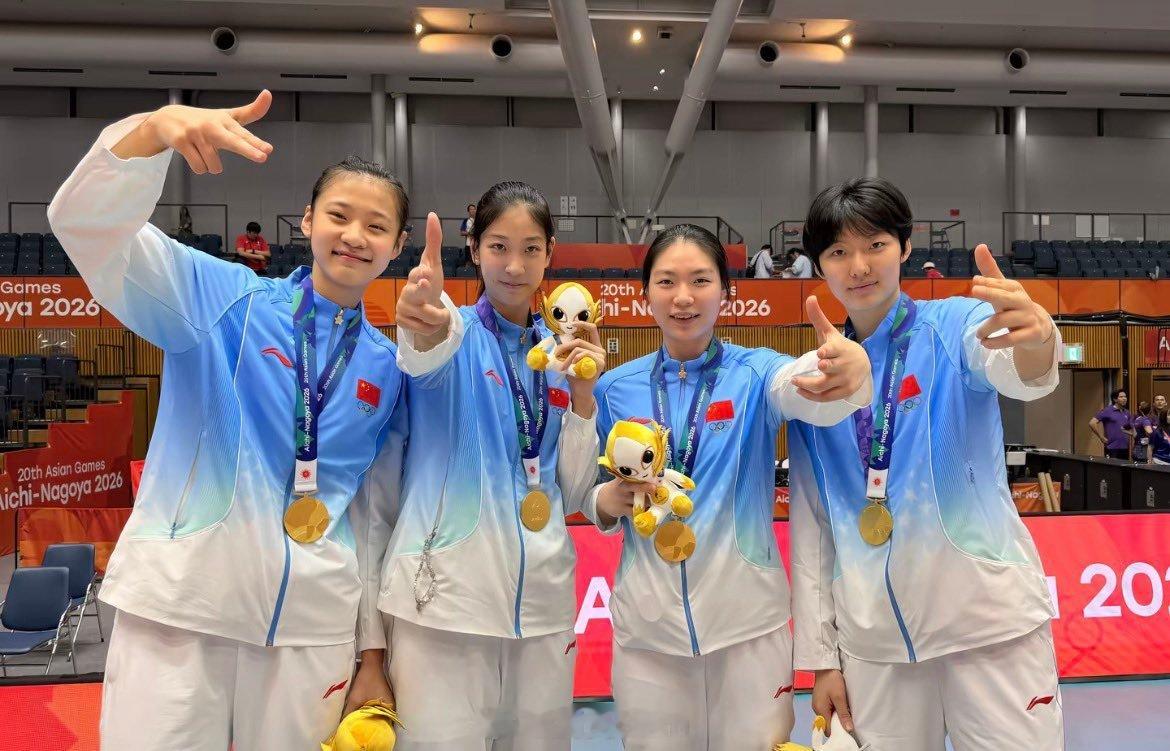 #女排[超话]##中国女排亚运会三连冠# 
王奥芊07年
杨舒茗08年
张籽萱08年
郭中楠09年 ​