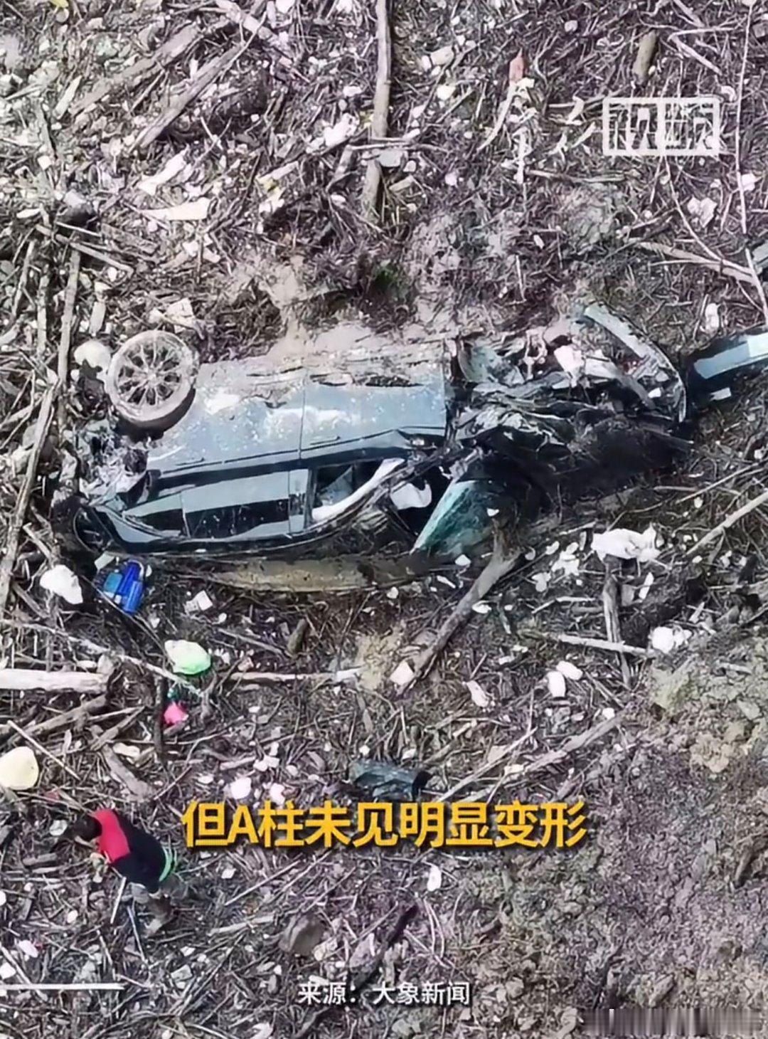 #极氪7X坠60米高架桥车主现身回应#
车辆从60米高架坠落，车主只受轻微伤。座舱保持完整，安全防护系统及时起效。关键时刻安全是汽车最大的保障啊。#极氪7X坠60米高架桥车主仅受轻微伤# ​