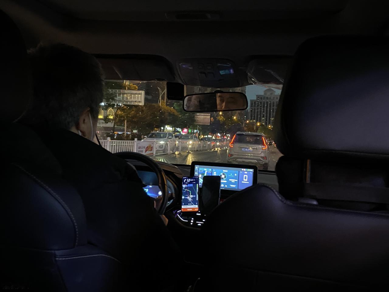 跑夜班的网约车司机：他们是什么样的人，又有着怎样的故事？