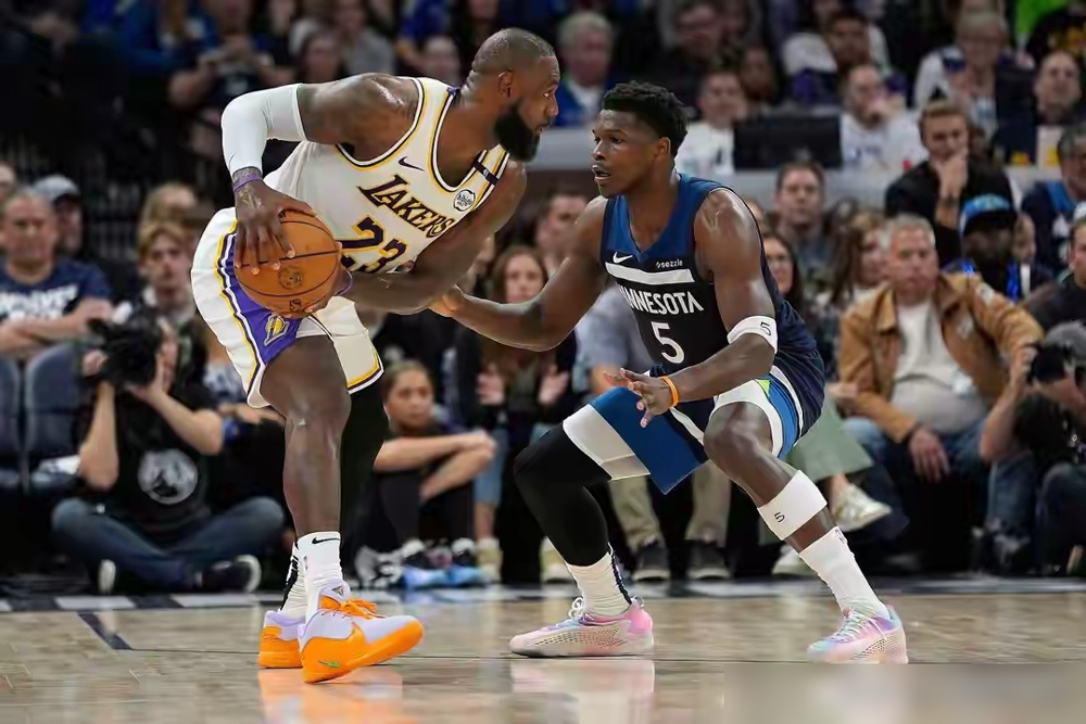 掘金队19分惨败，湖人球迷却在网上公开感谢。 当初常规赛收官，掘金拼...