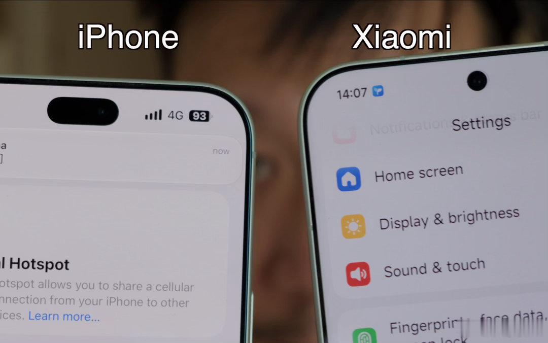 小米 18 Pro Max 的屏幕边框有可能是业内最薄的？它明显比 Vivo X500 Pro Max 的边框薄，而且比 iPhone 18 Pro Max 的还要薄一点 ​