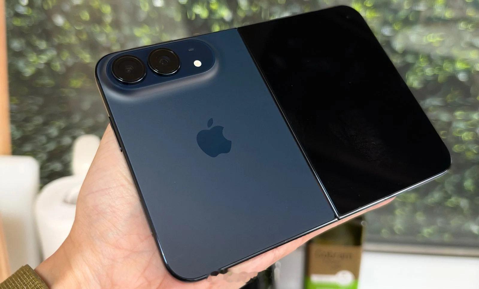 折叠屏二三线加价加不动

iPhone Duo溢价并没有传闻的离谱，普遍加价是1000多块钱吧！？本身价格就很高，再加价格，有的人就不买了，而且苹果供货也没有开始说的那么少啊，所以溢价不会很多，也不会持续很久，再加上很多平台绑定权益卖现货，影响了市场溢价的行情[挖鼻] ​