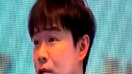 陈思诚攒局想搞《士兵突击》重聚，让张国强来演个反派凶手，结果被张国强一口回绝。

当年演高城陷得太深，戏拍完了很久都拔不出来，到现在一提心里都难受。更现实的是，当年那帮人现在根本就凑不齐，硬凑在一起除了消费情怀，还能剩下什么？

散了就是散了。如今张国强顶着国家一级演员的头衔，在央八新剧《蒸蒸日上》