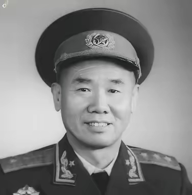 1984年洛阳刑场枪响，开国上将儿子伏法，父亲只说七个字，令人肃然起敬
 
1984年4月，洛阳刑场一声枪响，开国上将陈再道之子陈东平被执行死刑。面对判决，陈再道只说了一句：一切按法律办。
 
陈东平从小被家人溺爱，闯祸总有人兜底，特权思想慢慢滋生。1960年，他进入哈军工导弹系读书，却无心向学。1