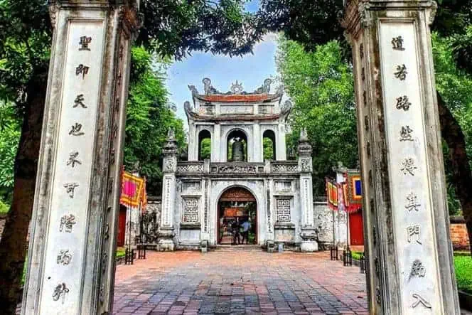 越南孔庙大成门对联，上下联精妙但缺横批