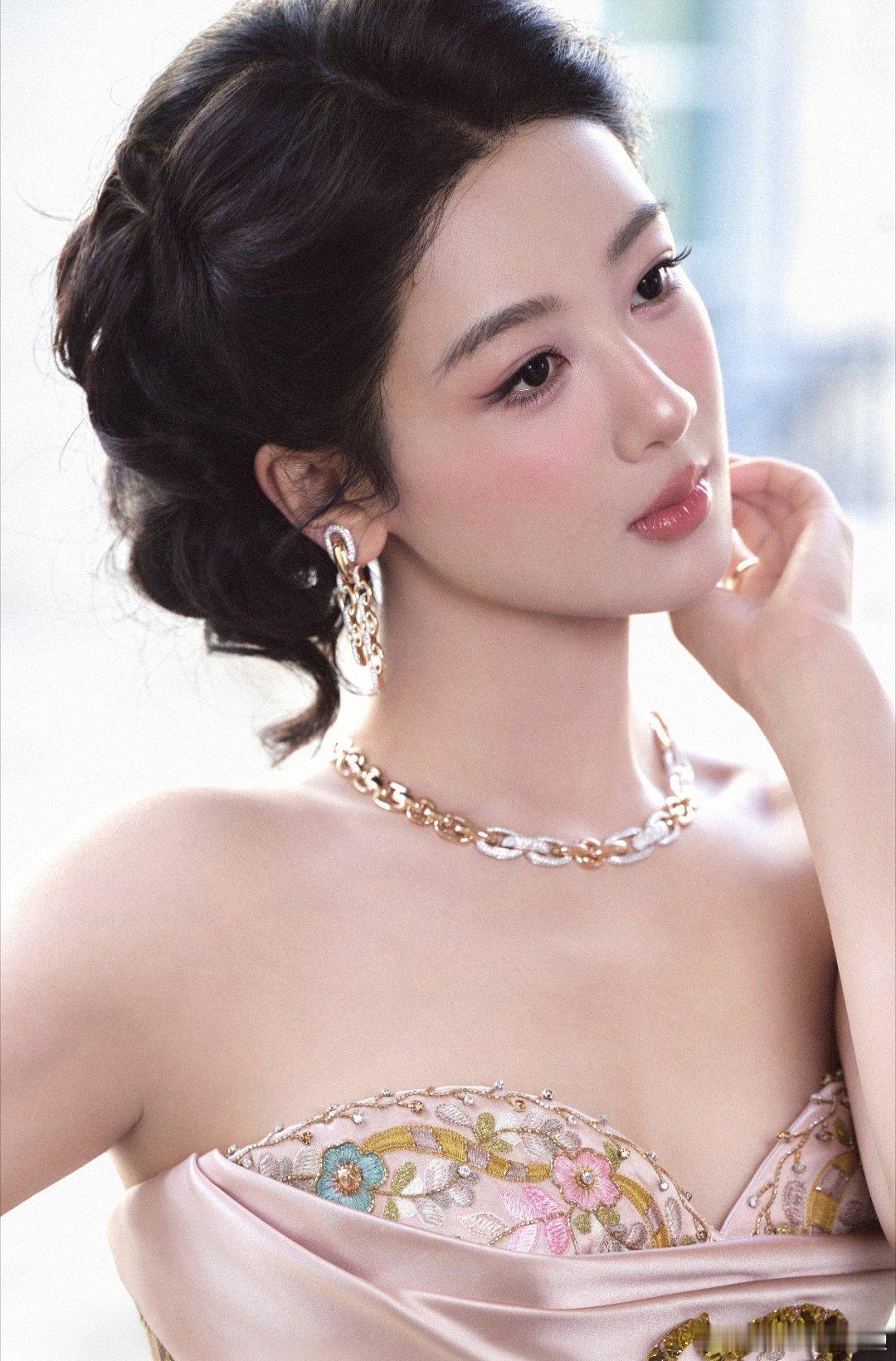 #杨紫[超话]#  yz#杨紫董竹君# yz#杨紫玉兰花开君再来#

𝓮 𝓲𝓼 𝓪𝓵𝓼  𝓻𝓼, 𝓪𝓷𝓭 𝓽𝓱𝓮 𝔀𝓸𝓭 𝓪𝓵𝓼𝓸 𝓭𝓮𝓹𝓮𝓷𝓭𝓼 𝓸𝓷 𝓻𝓼.浪漫人间总是缀满鲜花.人间也赖以鲜花续命.”
杨紫董竹君｜杨紫玉兰花开君 ​